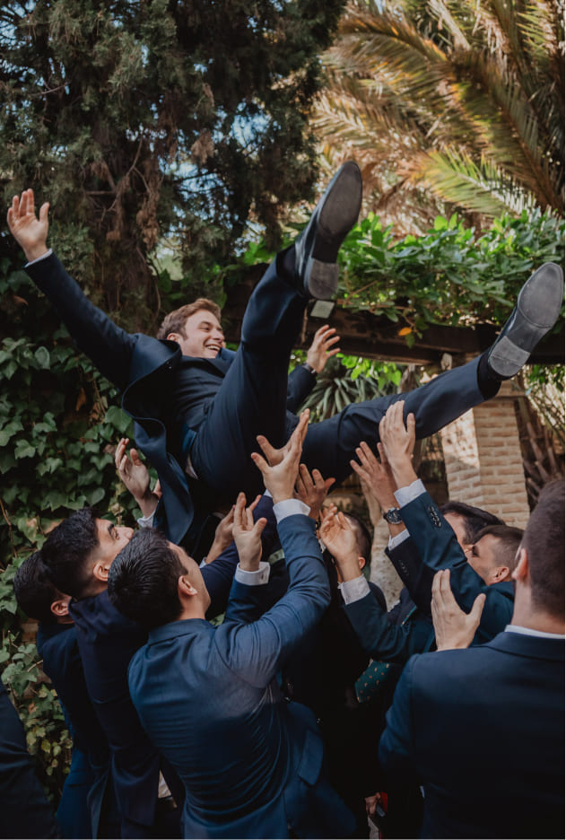 fotografo de boda novio y amigos